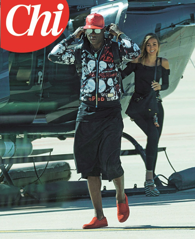 Mario Balotelli paparazzato con una nuova ragazza. Foto