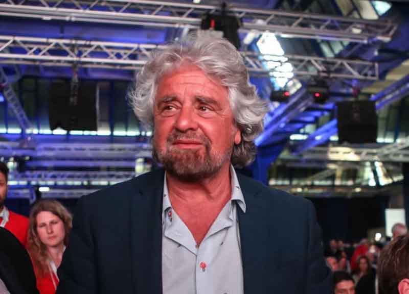 “Basta migranti a Roma”. Post di Grillo: “Fine delle elemosine nel metrò”