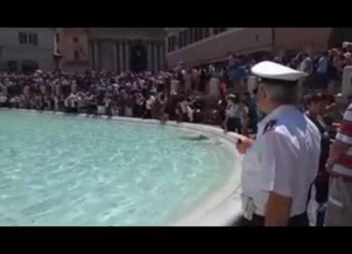 Fontana di Trevi, Franceschini: “Sistemi di controllo per i turisti”