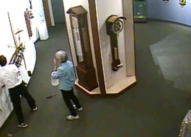 Ecco perché non si dovrebbe toccare le opere esposte in un museo