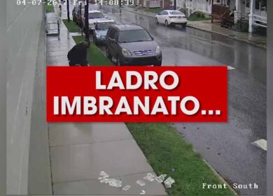 Ladro imbranato perde i soldi della rapina in bicicletta