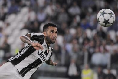 Dani Alves: “Dybala? Per crescere via dalla Juventus”. I tifosi: “Vattene tu”