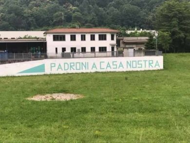 Lega Nord, a Pontida torna la scritta sul “pratone”