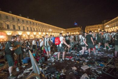 Torino, s’indaga per omicidio colposo. Ipotesi spray urticante