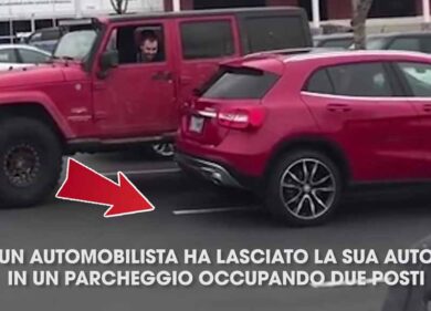 Occupa due posti nel parcheggio e due automobilisti si vendicano