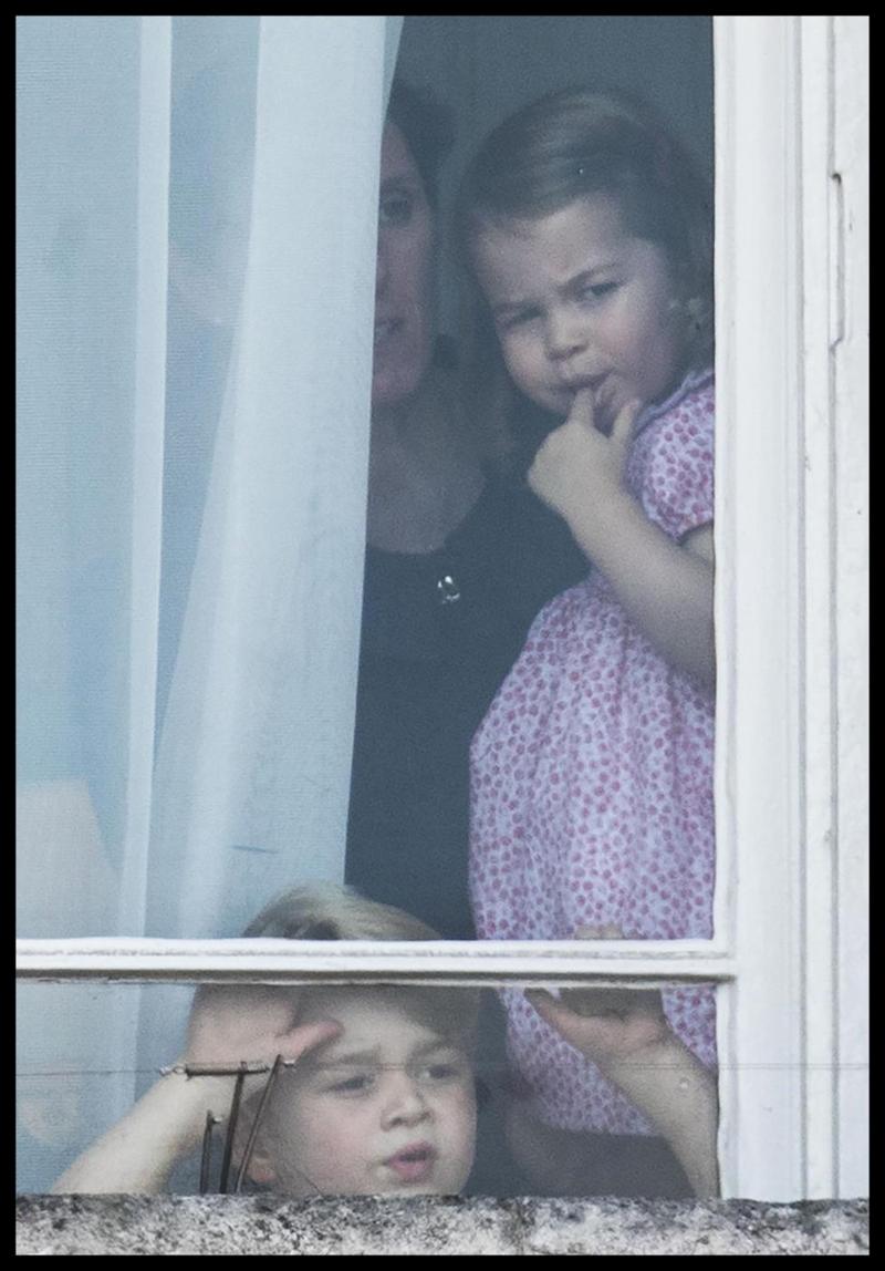 Kate Middleton e i principini George e Charlotte: ecco le foto privatissime Kate Middleton e i principini George e Charlotte: ecco le foto privatissime