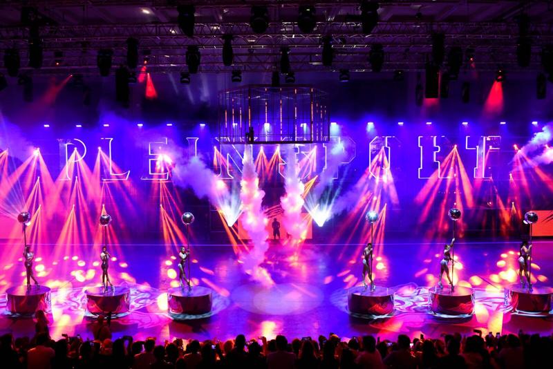 Moda uomo, Philipp Plein: la sfilata è uno show