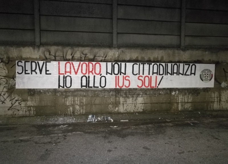 CasaPound, “Serve lavoro, non lo Ius soli”: striscioni in tutta Lombardia CasaPound, “Serve lavoro, non lo Ius soli”: striscioni in tutta Lombardia