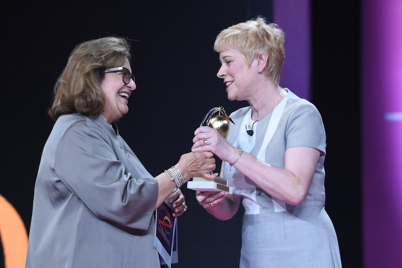 La Mela d’Oro 2017 a Linda Jackson Direttore Generale di Citroen La Mela d’Oro 2017 a Linda Jackson Direttore Generale di Citroen