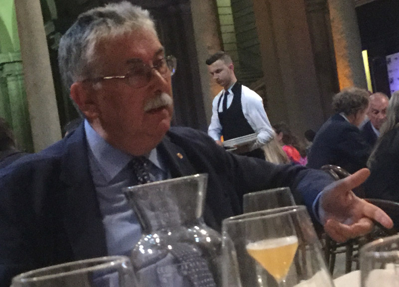 Premiolino, cena con Ezio Mauro: “Il miglior quotidiano italiano? Il Guardian” Premiolino, cena con Ezio Mauro: “Il miglior quotidiano italiano? Il Guardian”