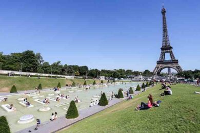 Francia, incubo terrorismo: 1,5 milioni di turisti in meno nel 2016
