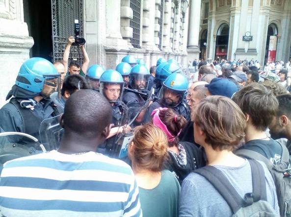 Milano, tutti contro Casa Pound: intervenga il Viminale, manca sicurezza Milano, tutti contro Casa Pound: intervenga il Viminale, manca sicurezza