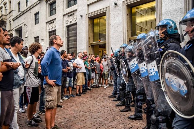 Milano, tutti contro Casa Pound: intervenga il Viminale, manca sicurezza Milano, tutti contro Casa Pound: intervenga il Viminale, manca sicurezza