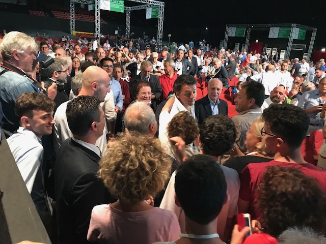 Sala parla da leader (a Renzi). Pochi applausi, molti contenuti Sala parla da leader (a Renzi). Pochi applausi, molti contenuti