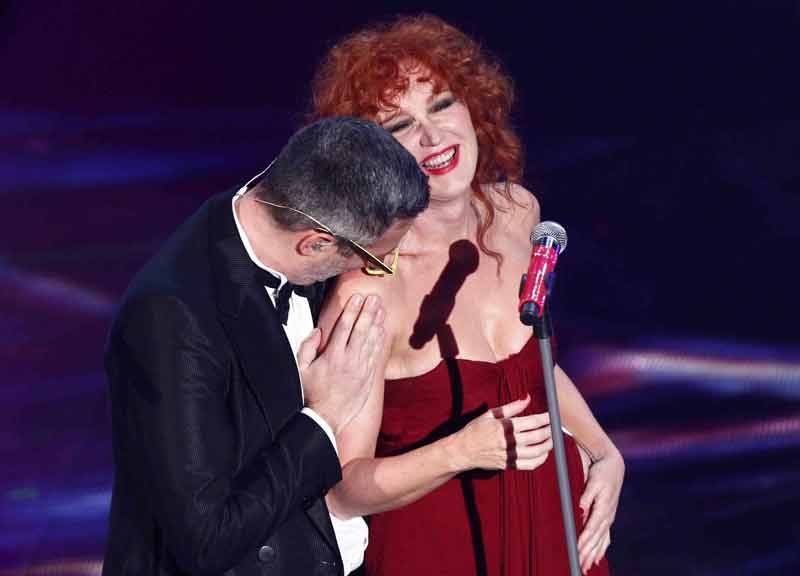 Sabrina Ferilli con Pisapia: dopo la Mannoia anche l’attrice si smarca dal m5s