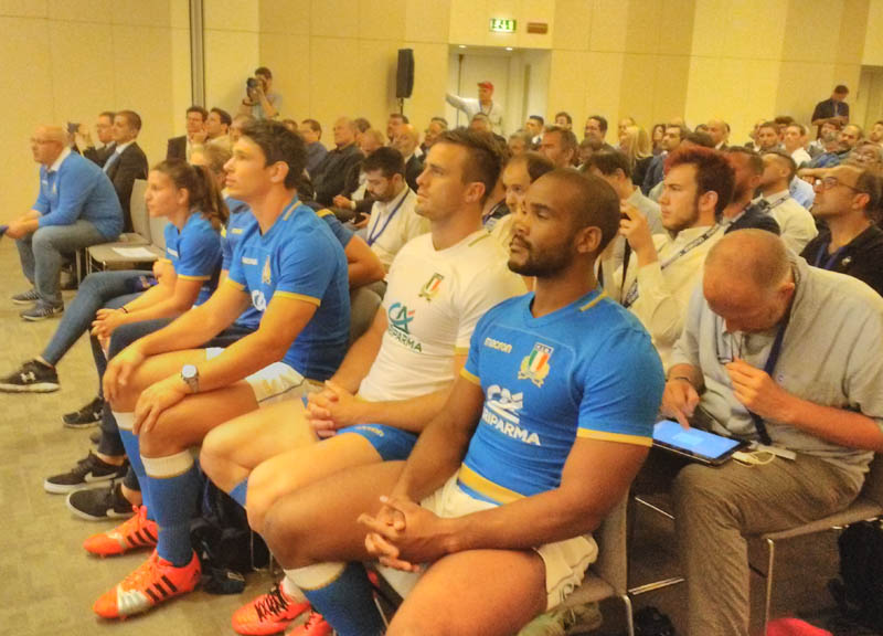 Rugby: la FIR veste Macron – Foto e video delle nuove maglie azzurre