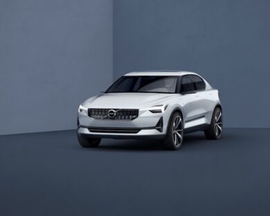 Volvo, dal 2019 solo auto elettriche. Sfida a Tesla
