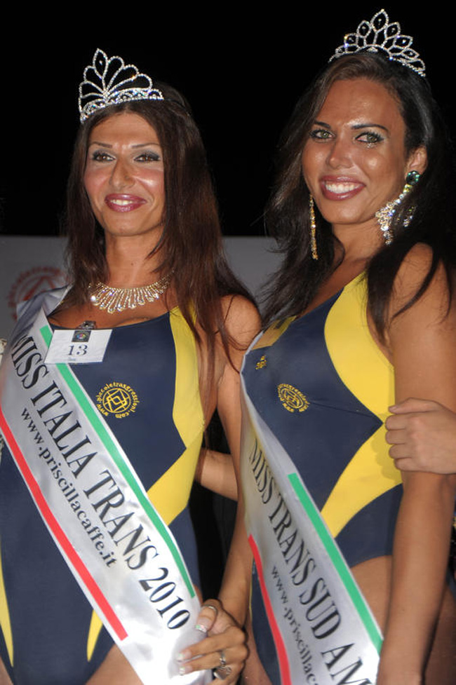 Donna avvenente di Roma nord sposa un trans. La polizia: “È un imbroglio” Donna avvenente di Roma nord sposa un trans. La polizia: “È un imbroglio”