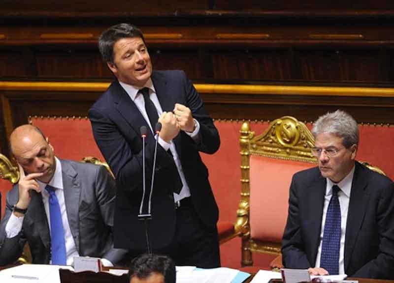 Renzi, la fuga in avanti indebolisce Gentiloni Renzi, la fuga in avanti indebolisce Gentiloni