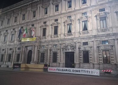 Piazza Scala, militanti di Casapound chiedono dimissioni di Sala: 21 denunce