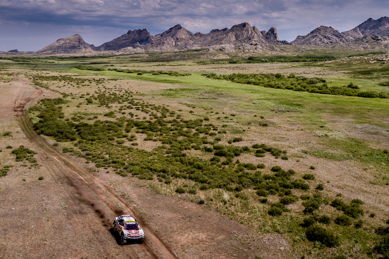 Silk Way Rally: Peterhansel alla guida della Peugeot DKR vince la sesta tappa Silk Way Rally: Peterhansel alla guida della Peugeot DKR vince la sesta tappa