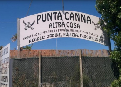 Sotto inchiesta il gestore della spiaggia “fascista” di Chioggia. E’ giusto?