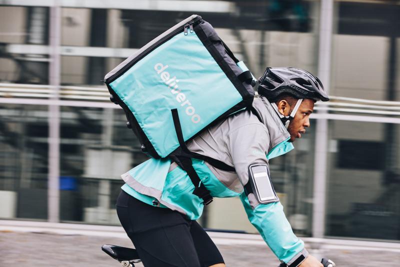 Milano, Deliveroo: sciopero dei rider con biciclettata di protesta Milano, Deliveroo: sciopero dei rider con biciclettata di protesta