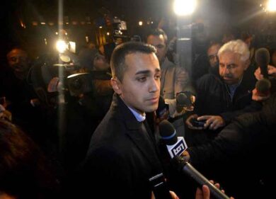 Vitalizi, Luigi Di Maio nuova gaffe: attribuisce la pensione a vita a un morto