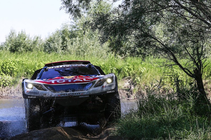 Silk Way Rally: il team Peugeot saldamente al comando dopo 9 tappe