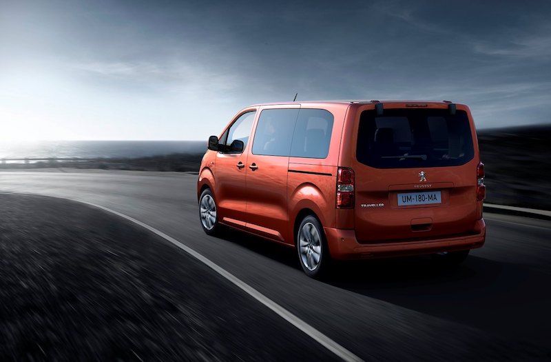 Peugeot Traveller, stravolge  i codici del segmento