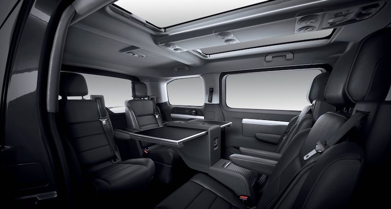 Peugeot Traveller, stravolge  i codici del segmento