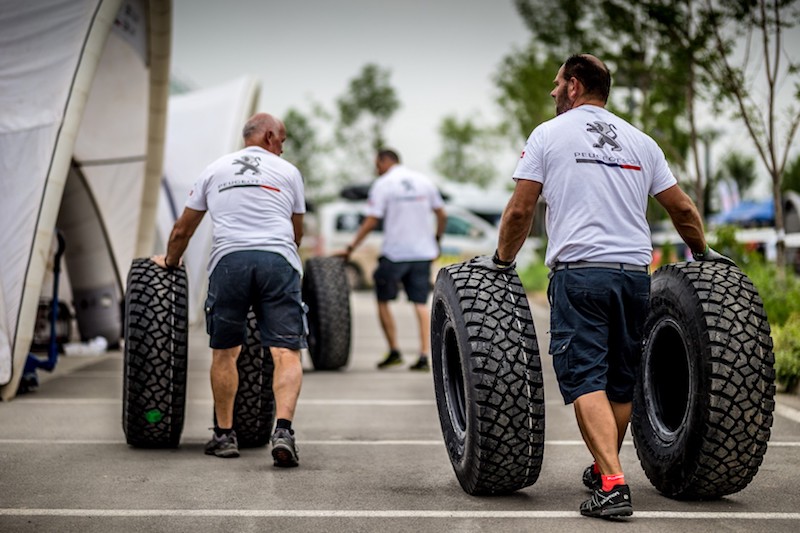 Silk Way Rally: il Team Peugeot sempre al comando nella classifica generale Silk Way Rally: il Team Peugeot sempre al comando nella classifica generale