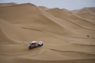 Silk Way Rally: i leoni della Peugeot non mollano