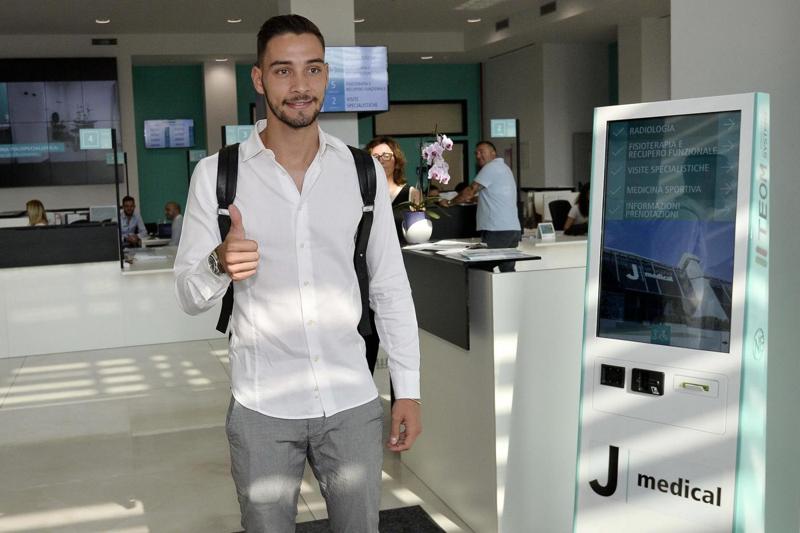 De Sciglio, agente: “A luglio 2016 venne ceduto alla Juve in prestito, poi…” De Sciglio, agente: “A luglio 2016 venne ceduto alla Juve in prestito, poi…”