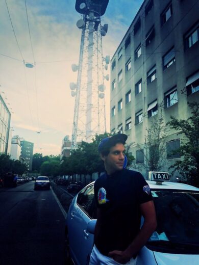 Rai2: Mika prosegue le riprese di Stasera CasaMika