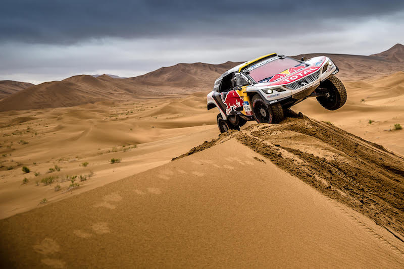 Silk Way Rally: le Peugeot DKR volano sulle dune
