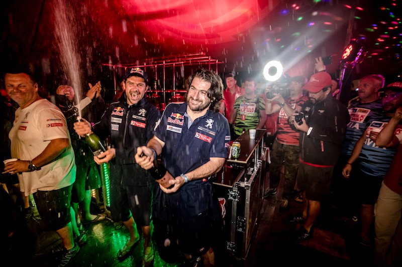 CYRIL DESPRES E LA PEUGEOT DKR  VINCONO  IL  SILK WAY RALLY 2017