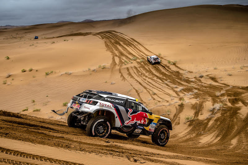 Silk Way Rally: le Peugeot DKR volano sulle dune