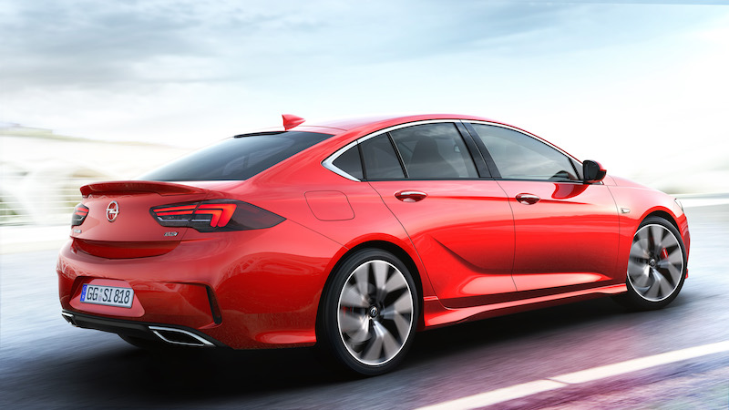 Nuova Opel Insignia GSi: dedicata a chi ama le auto speciali