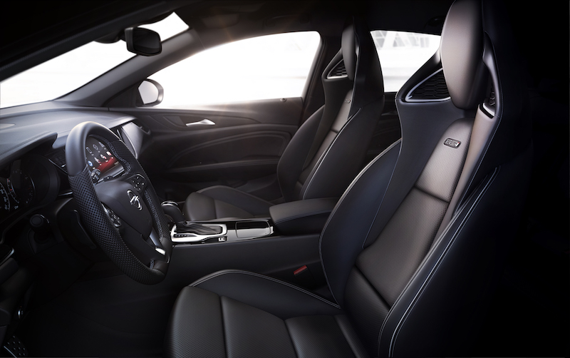 Nuova Opel Insignia GSi: dedicata a chi ama le auto speciali