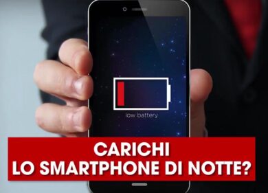 Carichi lo smartphone di notte? Rischi di provocare un incendio!