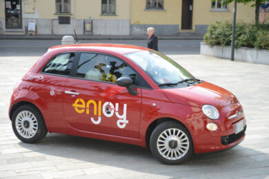 Enjoy, le 500 rosse sbarcano all’aeroporto di Roma Ciampino