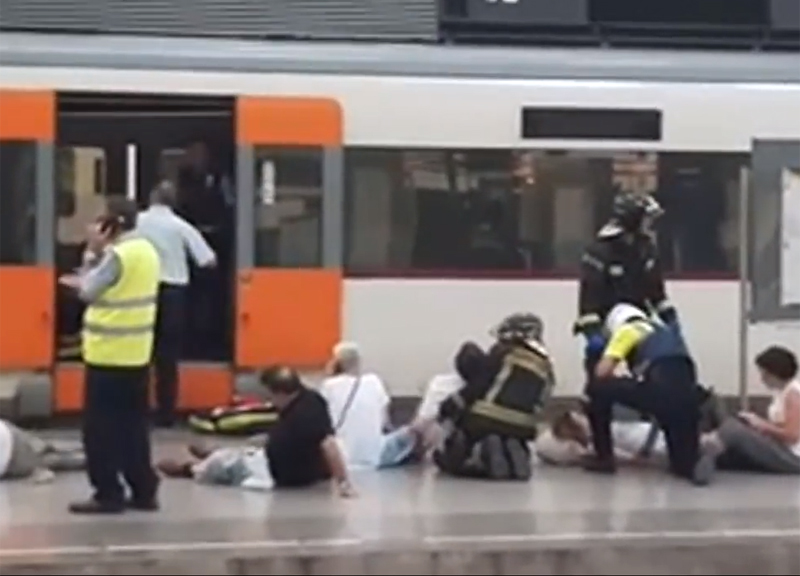 Barcellona, incidente alla stazione ferroviaria: almeno 20 feriti Barcellona, incidente alla stazione ferroviaria: almeno 20 feriti