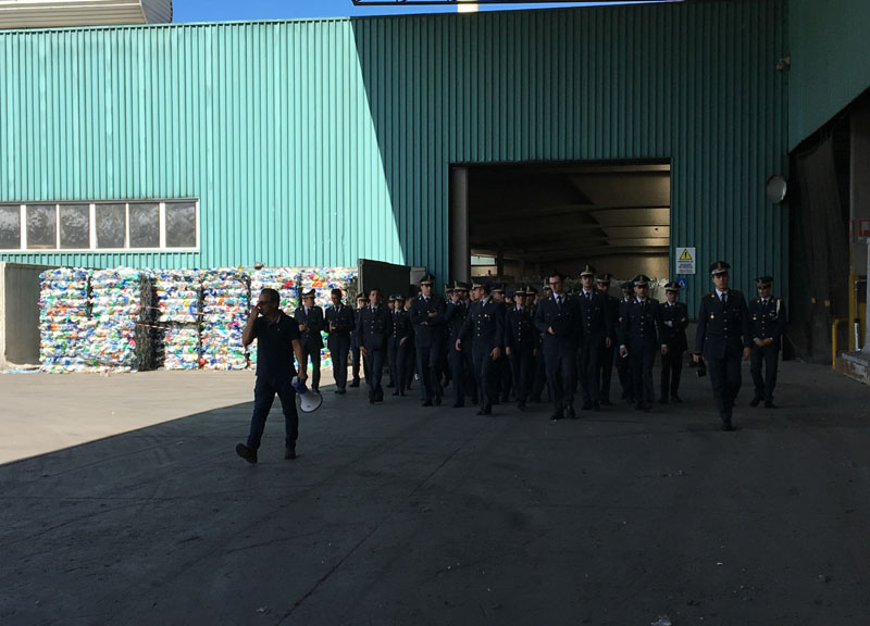 Montello, la Gdf a lezione di riciclo della plastica Montello, la Gdf a lezione di riciclo della plastica