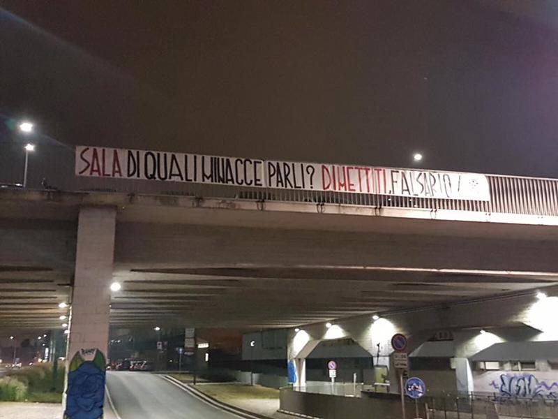 Nuovo blitz di CasaPound contro Sala: Striscioni appesi in città: dimettiti Nuovo blitz di CasaPound contro Sala: Striscioni appesi in città: dimettiti