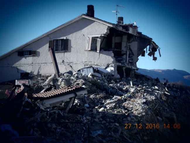 Terremoto, ad Amatrice e Accumuli macerie garantite sino a Natale. Esclusivo Terremoto, ad Amatrice e Accumuli macerie garantite sino a Natale. Esclusivo