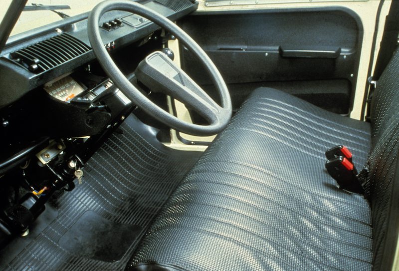 CITROËN DYANE: 50 anni e non sentirli CITROËN DYANE: 50 anni e non sentirli