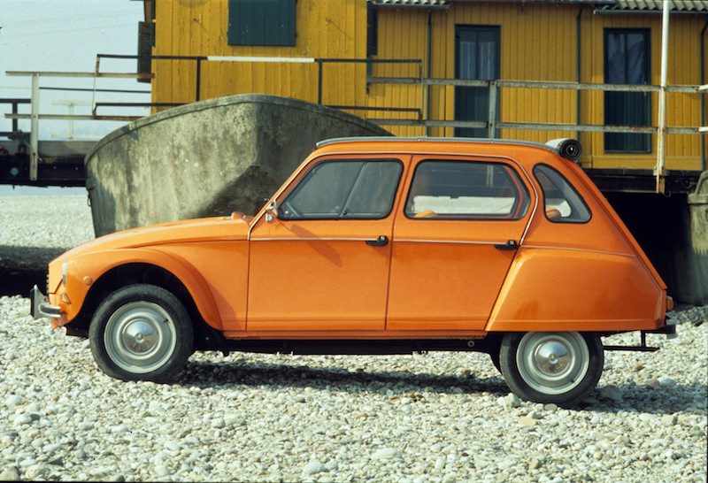 CITROËN DYANE: 50 anni e non sentirli CITROËN DYANE: 50 anni e non sentirli