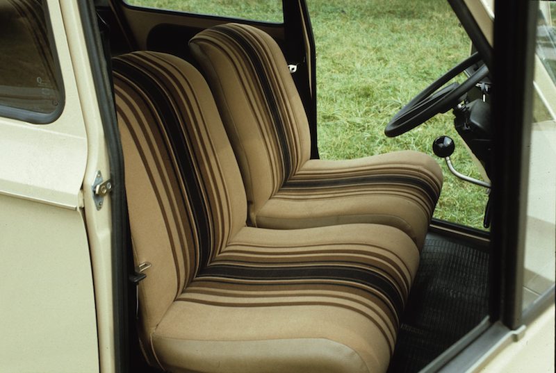 CITROËN DYANE: 50 anni e non sentirli CITROËN DYANE: 50 anni e non sentirli