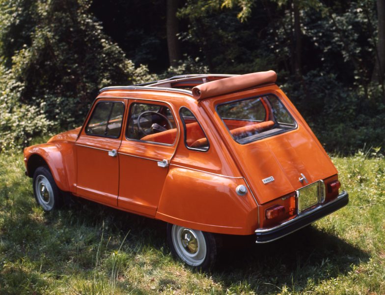 CITROËN DYANE: 50 anni e non sentirli CITROËN DYANE: 50 anni e non sentirli